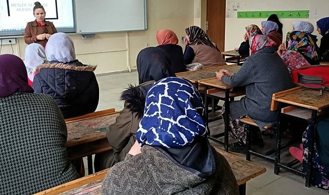 Altıntaş'ta "Meslekleri Tanıyorum" temalı veli bilgilendirme seminerleri