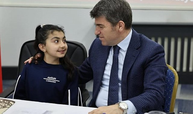 Amasya'da halk gününde valiyi şaşırtan istek: "23 Nisan'da koltuğunuza oturmak istiyorum"