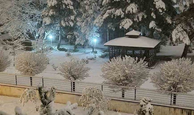 Amasya'da Nisan ayında yağan kar 24 köy yolunu ulaşıma kapadı