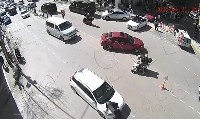 Amasya'da otomobilin kavşakta yayaya çarptığı kaza kamerada