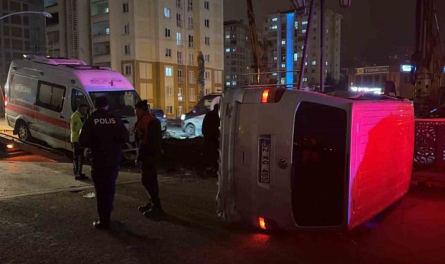 Ambulans ile minibüs çarpıştı: 5 yaralı