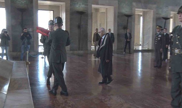 Anayasa Mahkemesi heyeti Anıtkabir'i ziyaret etti