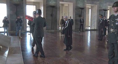 Anayasa Mahkemesi heyeti Anıtkabir'i ziyaret etti