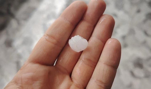 Ankara'da dolu tarım arazilerinde zarara yol açtı