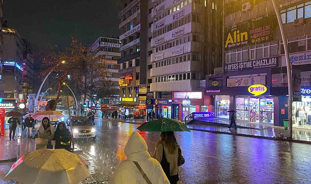 Ankara'da dolu yağışı etkili oldu