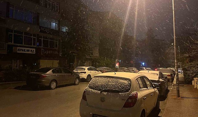 Ankara'da nisan ayında kar yağışı