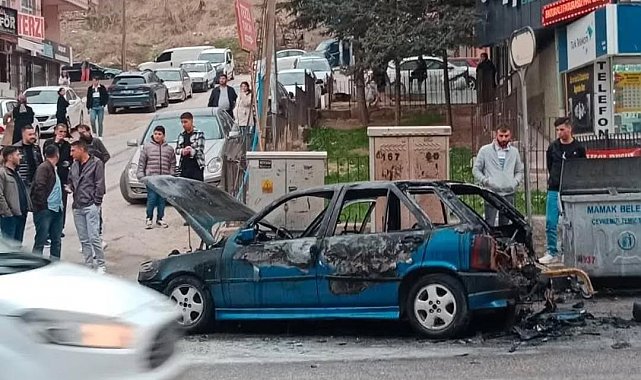 Ankara'da park halindeki otomobil yandı