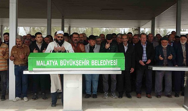 Annesi tarafından boğularak öldürülen öğretmen Malatya'da defnedildi