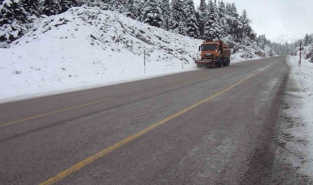 Antalya-Konya karayolunda kar etkisini kaybetti