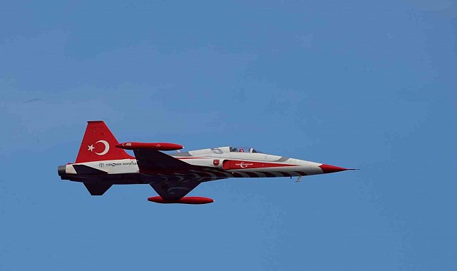 Antalya semalarında nefes kesen prova: Türk Yıldızları 23 Nisan'a hazırlanıyor