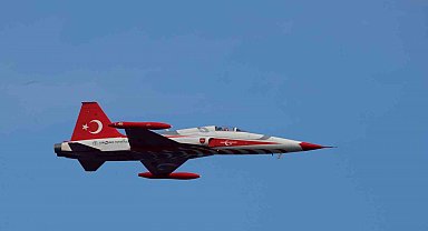 Antalya semalarında nefes kesen prova: Türk Yıldızları 23 Nisan'a hazırlanıyor