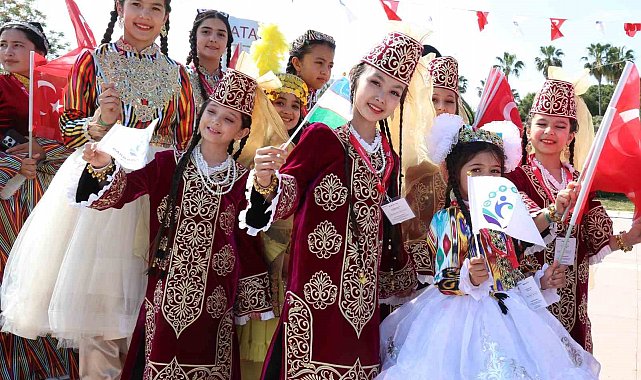 Antalya sokakları dünya çocuklarıyla renklendi