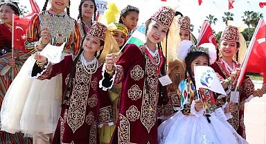 Antalya sokakları dünya çocuklarıyla renklendi