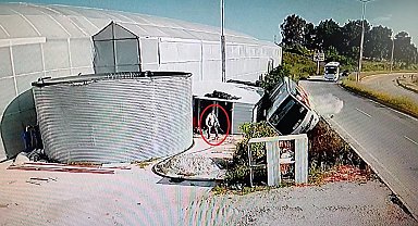 Antalya'da 18 turistin yaralandığı tur midibüsünün devrilme anı kamerada