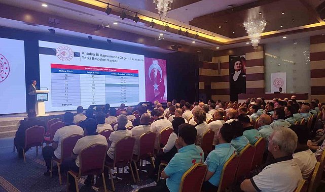 Antalya'da 300 turizm şoförüne yol güvenliği eğitimi verildi