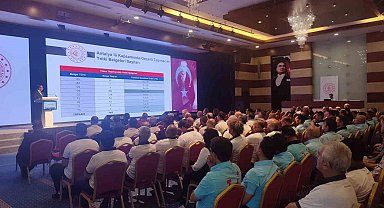 Antalya'da 300 turizm şoförüne yol güvenliği eğitimi verildi