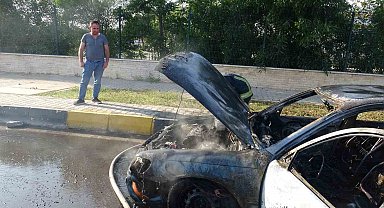 Antalya'da evine gitmek üzere yola çıkan sürücünün otomobili alev alev yandı