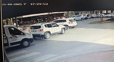 Antalya'da otomobil ile motosiklet çarpıştı, sürücü takla atarak yola savruldu