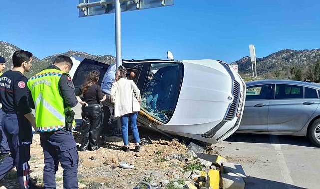 Antalya'da trafik kazası: 2 yaralı