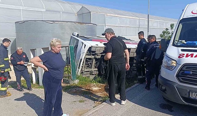 Antalya'da tur midibüsü devrildi, Rus uyruklu 18 turist yaralandı
