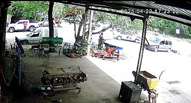 Arabalar çarpıştı, yaya yaralandı