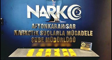 Aracın gizli bölmesindeki uyuşturucuyu polis böyle buldu