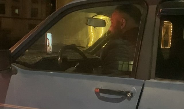 Aracıyla seyir halindeyken görüntülü sohbet eden sürücüye 5 bin 327 lira ceza kesildi