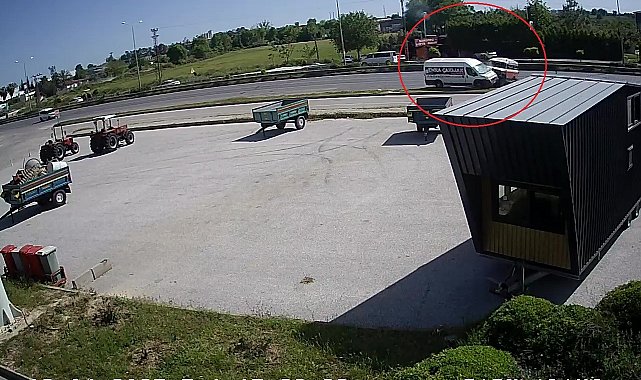 Araçtan koparak üzerine doğru gelen tekeri son anda fark etti, ölümden döndü