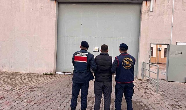 Aranan şahıs jandarmadan kaçamadı