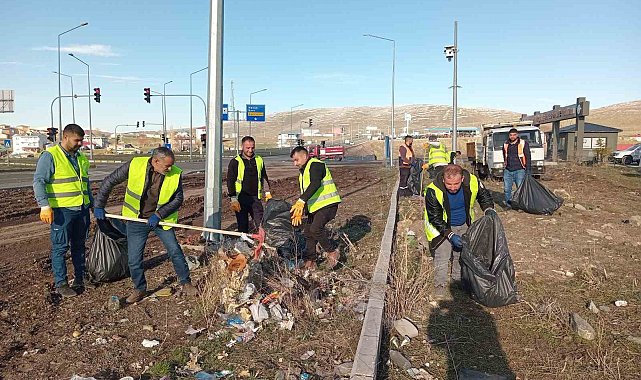Ardahan Belediye ekipleri temizlik çalışmalarını sürdürüyor