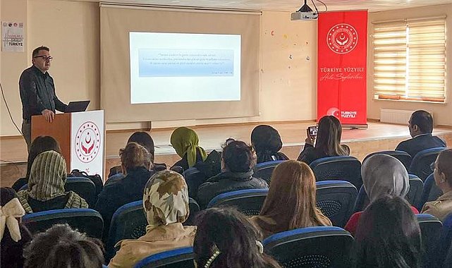 Ardahan'da Türkiye aile yüzyılı kapsamında söyleşi düzenlendi