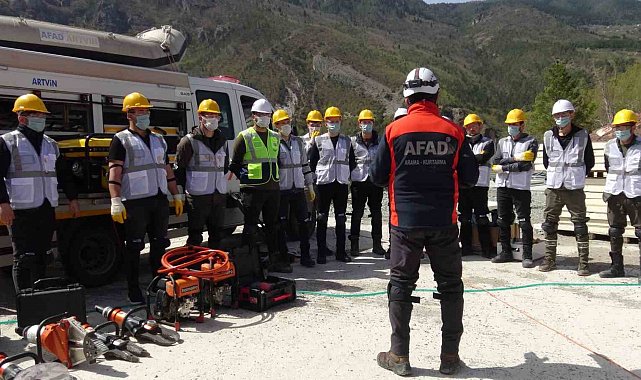 Artvin'de 237 Orman Bölge Müdürlüğü personeline arama kurtarma eğitimi