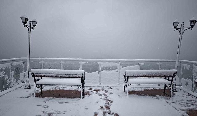 Artvin'de sabah saatlerinde kar sürprizi
