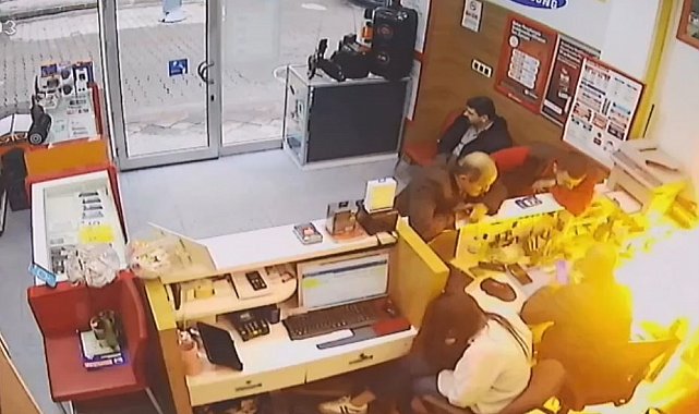 Artvin'de tamir için getirilen cep telefonu bomba gibi patladı