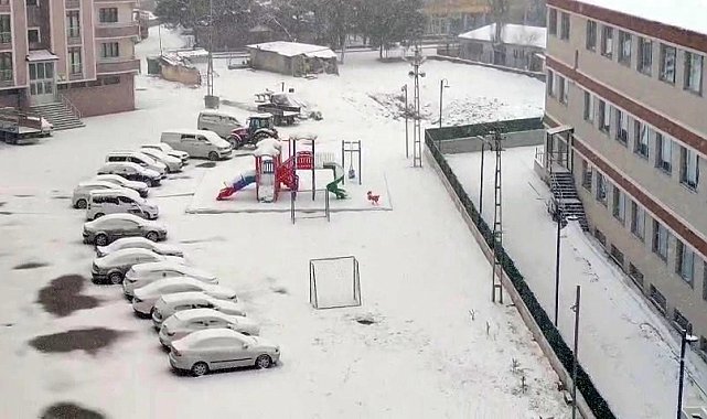 Aşkale'de kar yağış etkili oldu