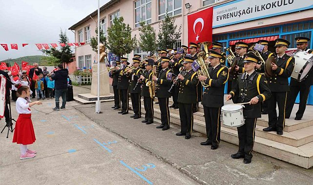 Askeri bandodan öğrencilere özel konser