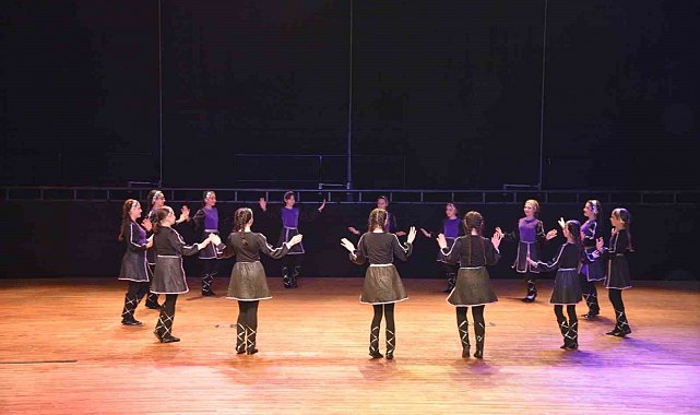 Atakum Belediyesi 23 Nisan coşkusunu kentin dört bir yanına taşıdı