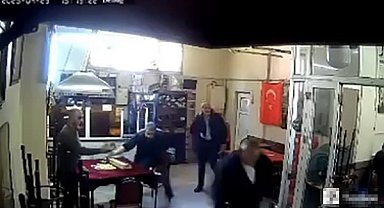 Ataşehir'de kıraathanede deprem paniği kamerada: 'Kaçma, dur'