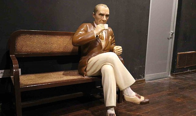 Atatürk heykeli depoya kaldırıldı