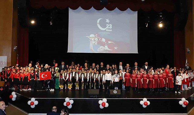 Atatürk Üniversitesi'nde 23 Nisan coşkusu