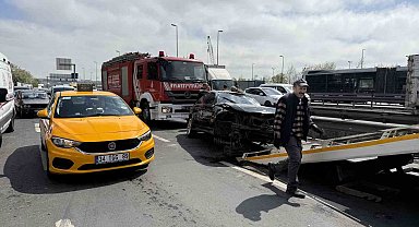Avcılar'da ehliyetsiz gencin makas kazası: 3 yaralı