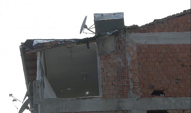 Avcılar'da yıkılan binanın bitişiğindeki dairenin duvarının olmadığı ortaya çıktı