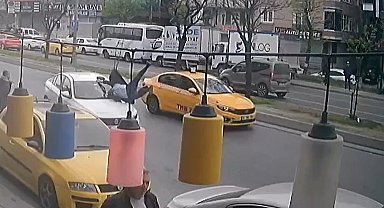 Avcılar'da yolun karşısına geçmeye çalışan yayaya otomobil böyle çarptı