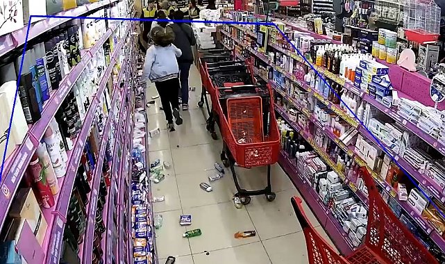 Avcılar'da züccaciye dükkanındaki panik anları kamerada