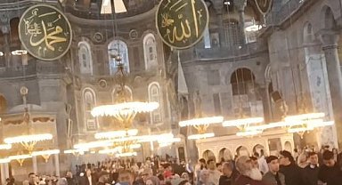 Ayasofya'da deprem paniği kamerada