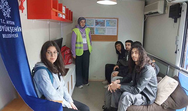 Aydınlılar deprem simülatöründe 7.4 şiddetinde depremi yaşıyor