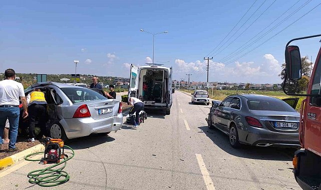 Ayvalık'ta trafik iki otomobil çarpıştı; 1 yaralı