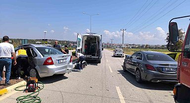 Ayvalık'ta trafik iki otomobil çarpıştı; 1 yaralı