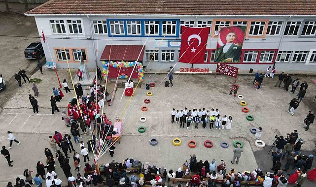 Bafra'da öğrencilerden 23 Nisan kutlaması