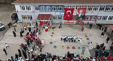 Bafra'da öğrencilerden 23 Nisan kutlaması